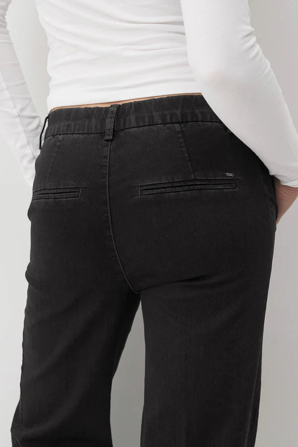 Jean noir Anna Montana Mila à jambes larges, taille 31"L Flexi 