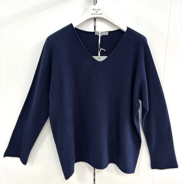 Pull bleu marine à col en V avec décolleté
