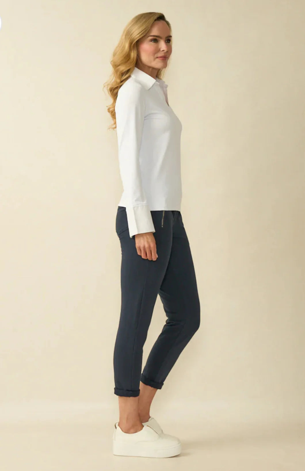 Chemise blanche à décolleté extensible avec col et poignets