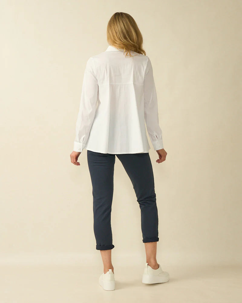 Chemise classique blanche en coton à décolleté