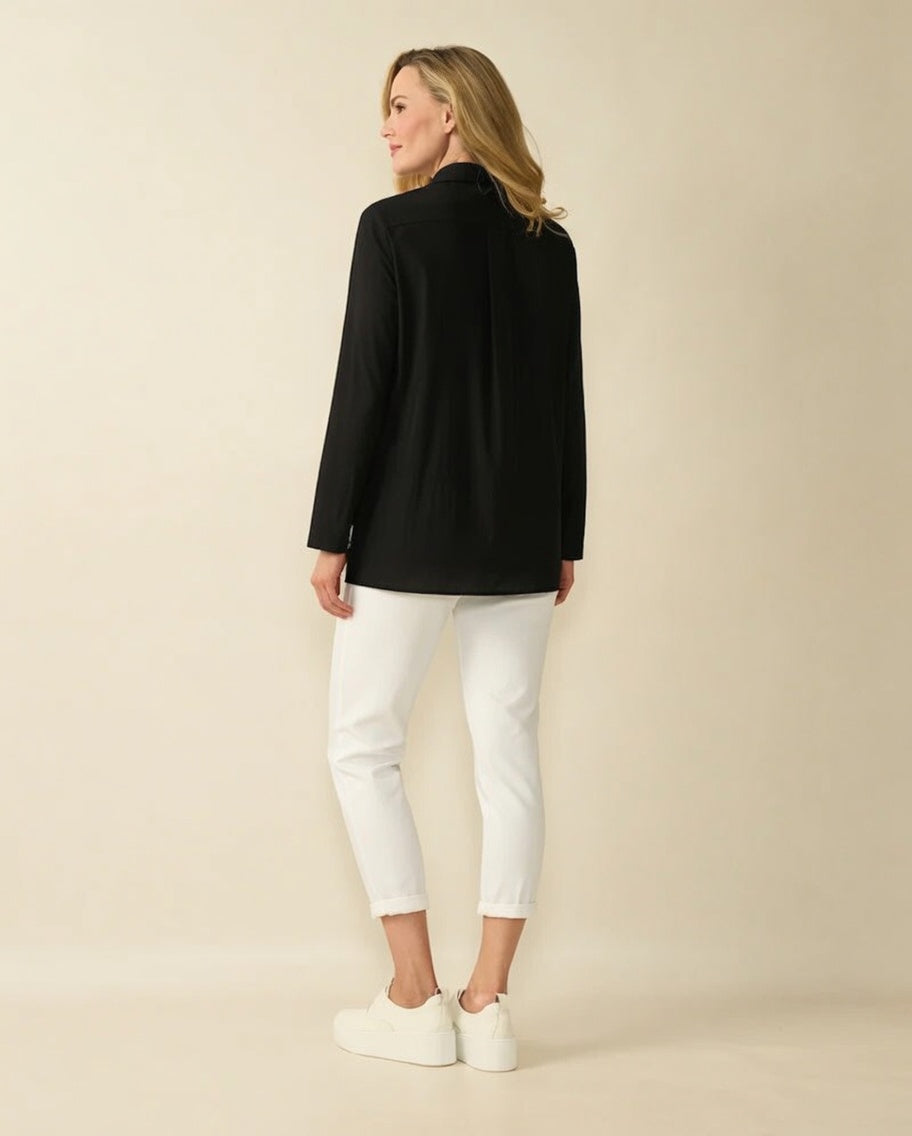 Chemise classique noire en coton à ourlet trempé et décolleté