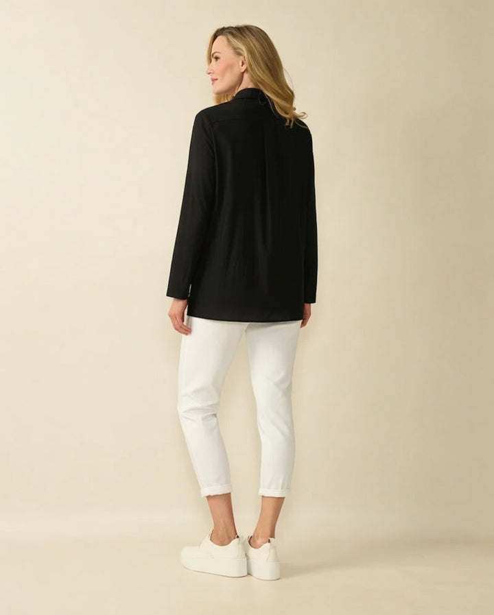 Chemise classique noire en coton à ourlet trempé et décolleté