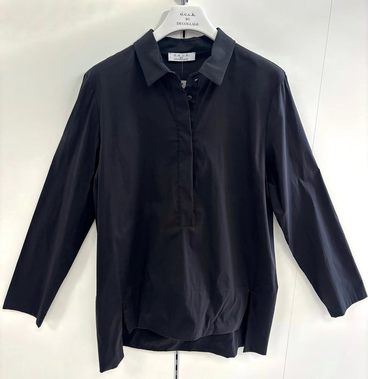 Chemise classique noire en coton à ourlet trempé et décolleté