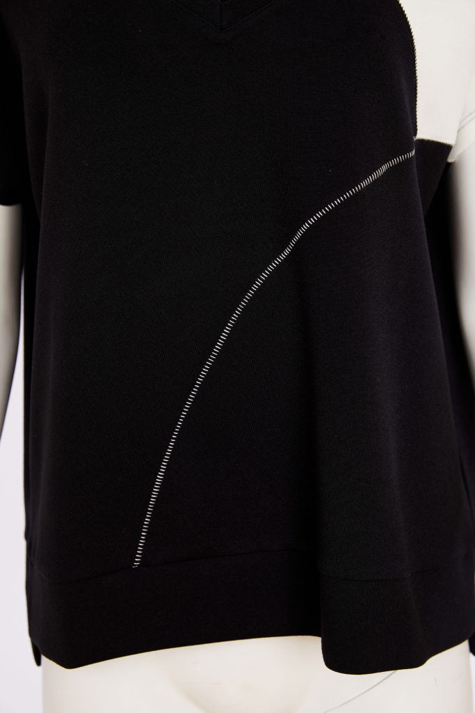 Haut noir à col en V NAYA