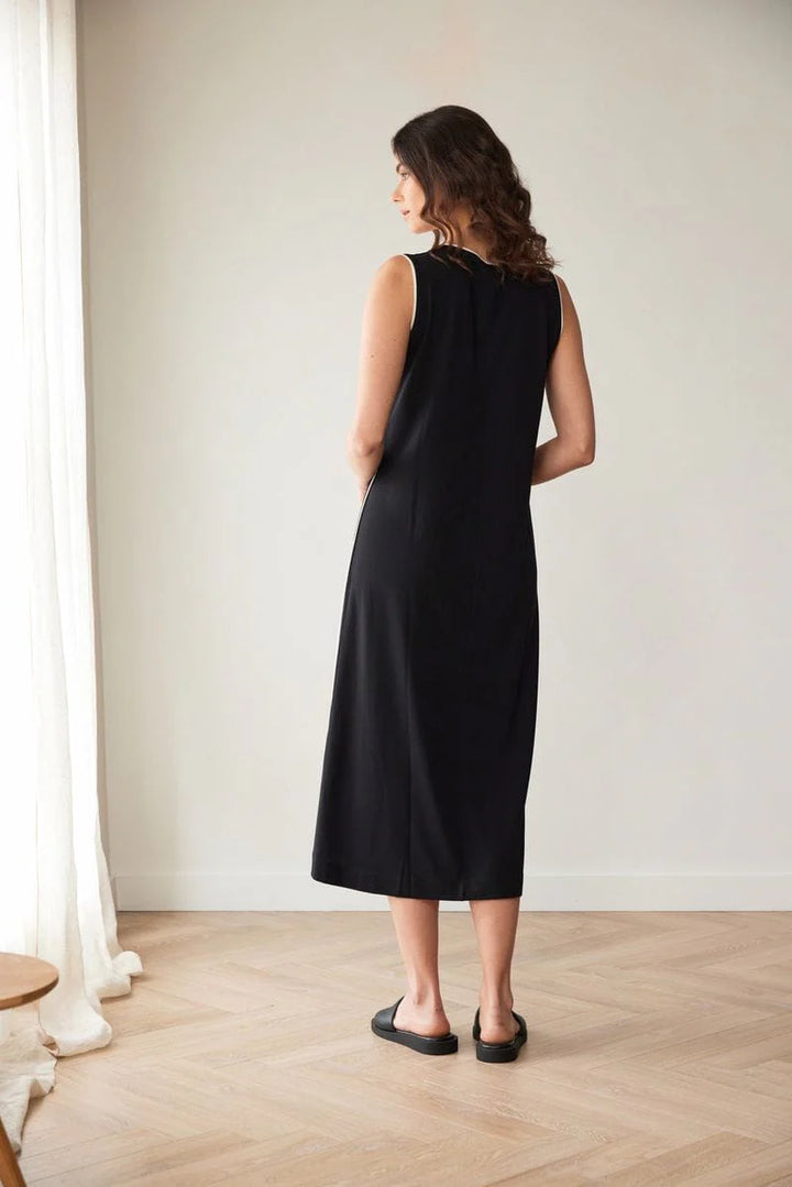 Robe Peruzzi noire à passepoil