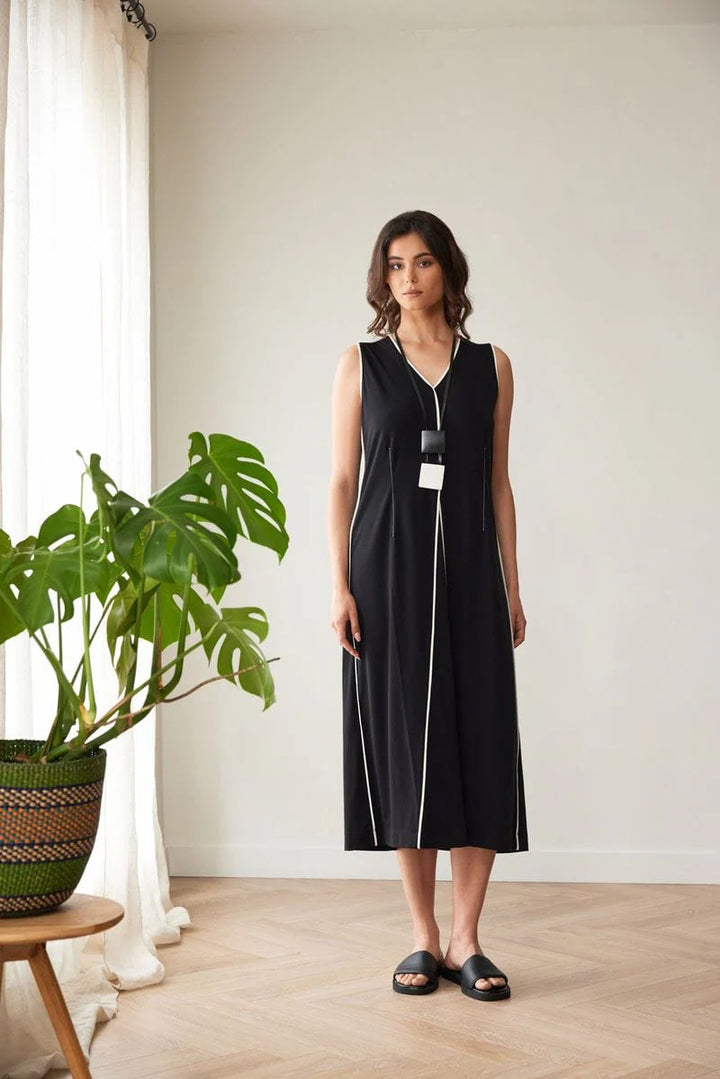 Robe Peruzzi noire à passepoil