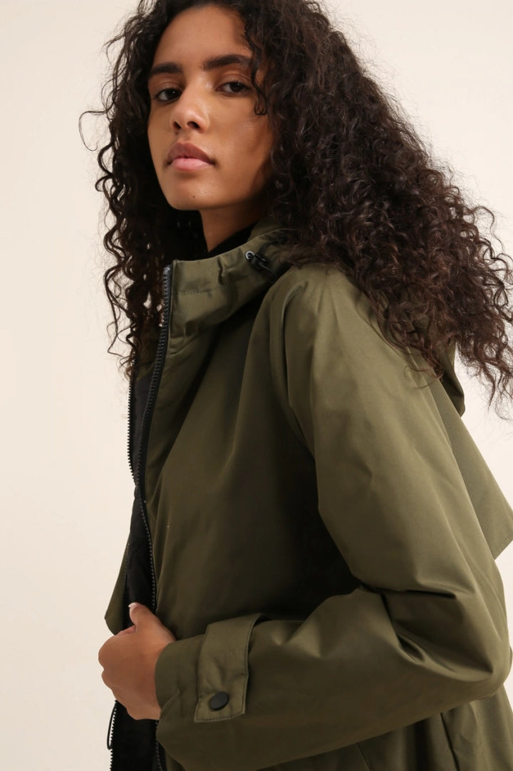 Parka longue kaki imperméable avec capuche