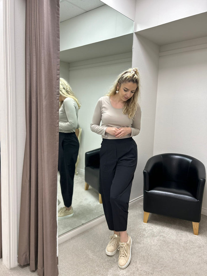 Pantalon de voyage court noir léger