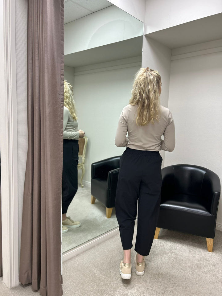 Pantalon de voyage court noir léger